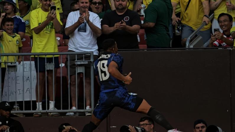 Endrick celebra o gol da vitória do Brasil contra o Egito, último jogo antes da Copa do Mundo 2026