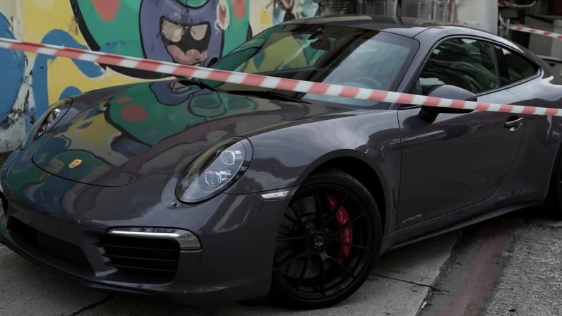 Carro do influenciador Fábio Giga após bater em outros veículos