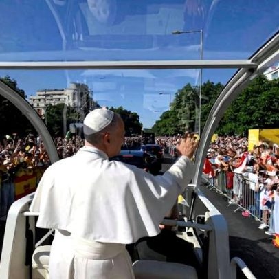 Papa diz que Deus está ao lado dos pobres em missa em Madri com 1,2 milhão