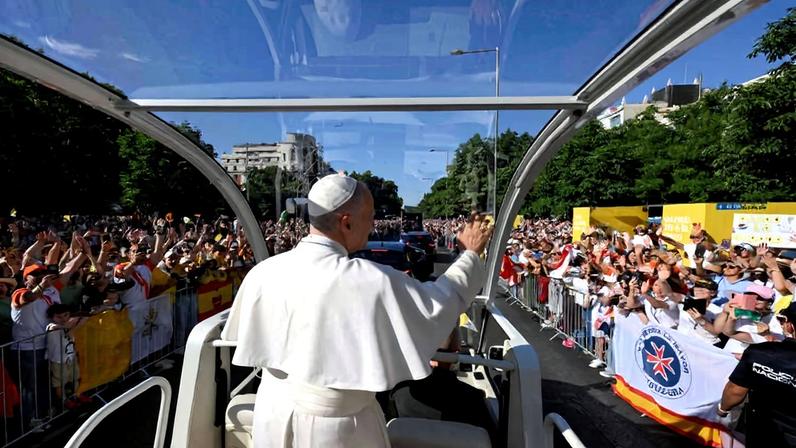 Papa diz que Deus está ao lado dos pobres em missa em Madri com 1,2 milhão