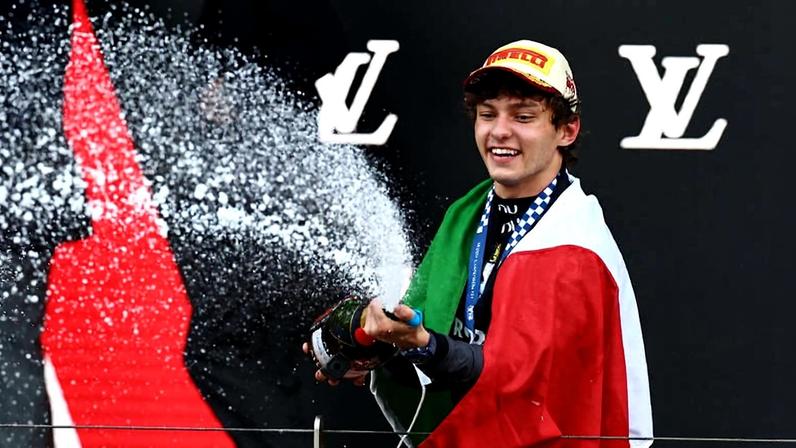 Andrea Kimi Antonelli celebra vitória no GP de Mônaco