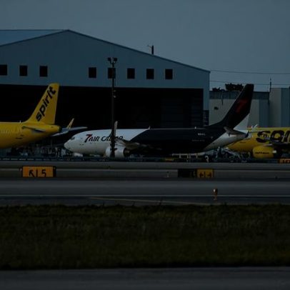Guerra no Irã eleva custos de combustível das companhias aéreas US$ 100 bilhões