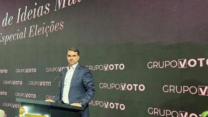 O senador Flávio Bolsonaro (PL-RJ), durante evento do Grupo Voto, no Palácio Tangará, em São Paulo