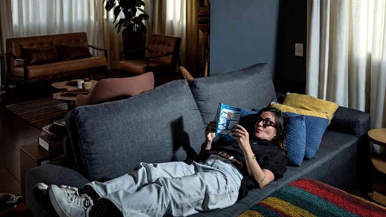 A educadora e terapeuta Mariana Camardelli, 40, escreveu o livro "(Sobre) Carga Mental" e é entrevistada para a série Sobrecarregadas