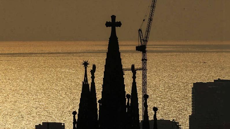 Sagrada Família, projetada por Antoni Gaudí, marca a paisagem de Barcelona - Nacho Doce / Reuters