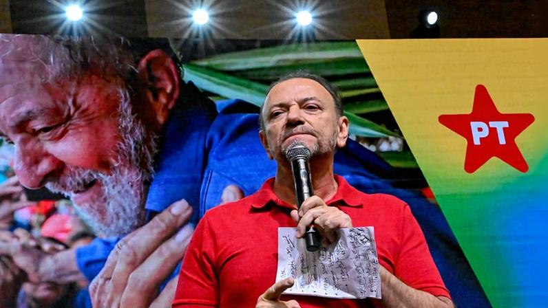 O presidente do PT, Edinho Silva, no encerramento do 8º Congresso Nacional do partido