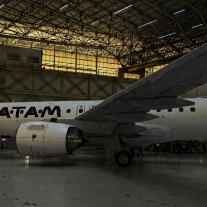 Embraer apresenta 1º dos 24 aviões da Latam em acordo de US$ 2,1 bi