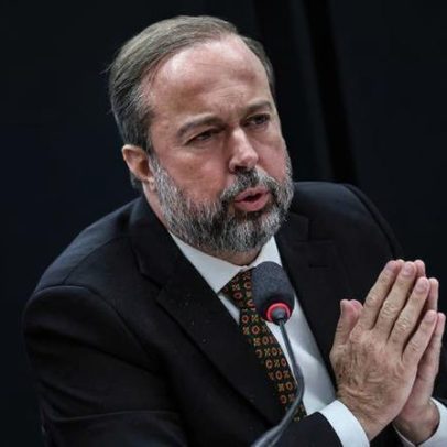 Silveira encaminha em 15 dias aumento de etanol na gasolina para conselho