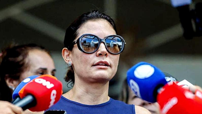 Michelle Bolsonaro, ex-primeira-dama, no dia em que Jair Bolsonaro foi transferido para a prisão domiciliar
