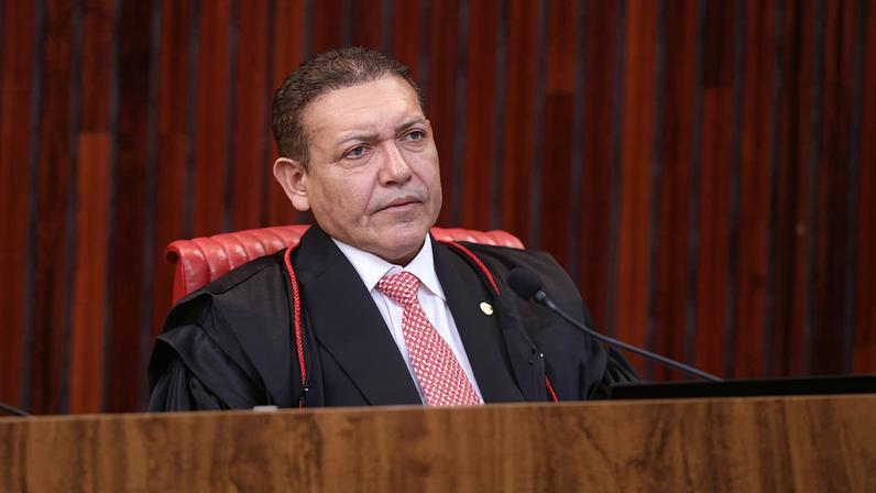 O ministro Kassio Nunes Marques, em sessão do TSE