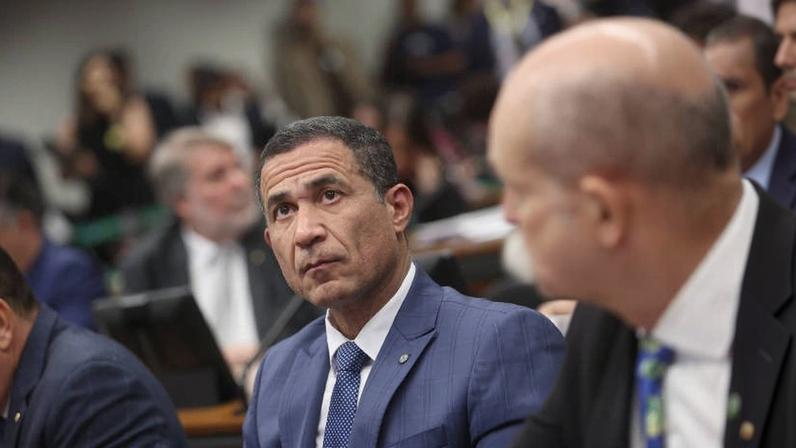 O deputado Coronel Assis (PL-MT), relator da proposta de redução da maioridade penal, na sessão da CCJ da Câmara sobre o tema