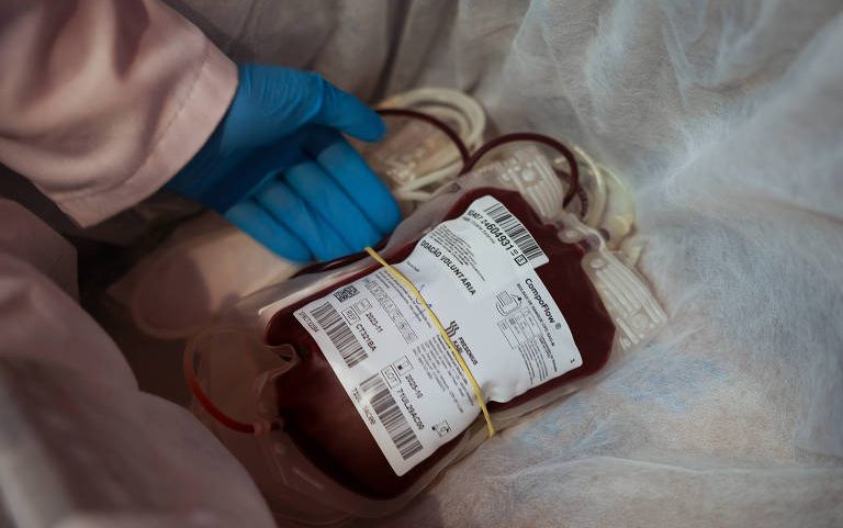 Bolsa de sangue preenchida durante campanha de doação no MorumBIS