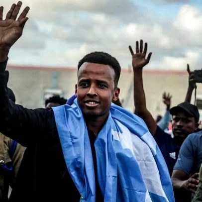 Árbitro somali é barrado por suspeita de ligação com terrorismo, diz Trump