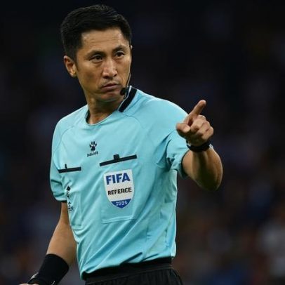 Chineses torcem por árbitro visto como campeão de cartões vermelhos na Copa