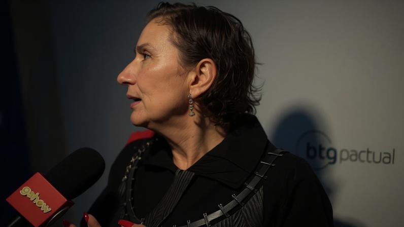 A cantora Zizi Possi