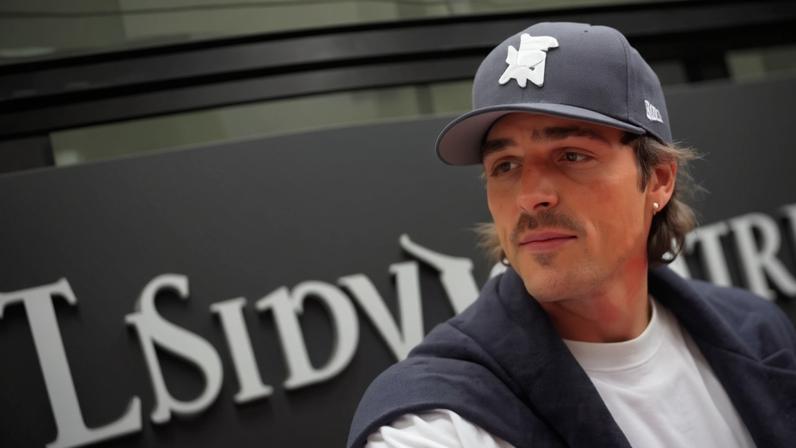 A reação de Jacob Elordi à abordagem de um fã durante passeio pelo Japão — Foto: Instagram