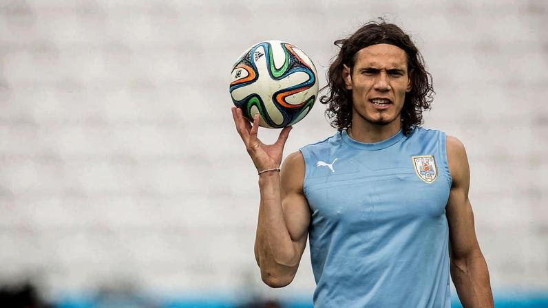O jogador Cavani, do Uruguai, durante treino na Arena Corinthians na Copa de 2014