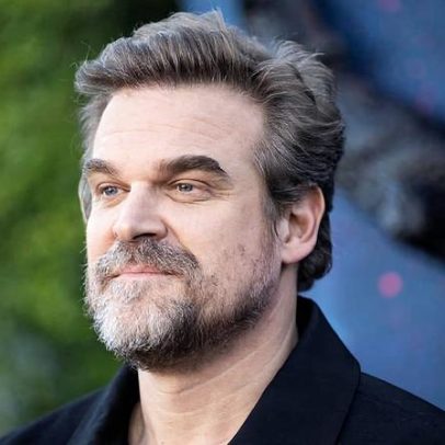 David Harbour comenta sobre Lily Allen e Millie Bobby Brown