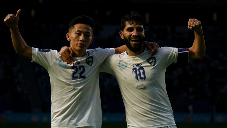 Jogadores do Uzbequistão comemoram gol em jogo das eliminatórias da Copa; país foi o destaque em apostas antes da Copa