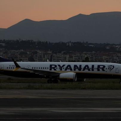 Reino Unido investiga Ryanair por cobrança de taxa para sentar ao lado de filhos