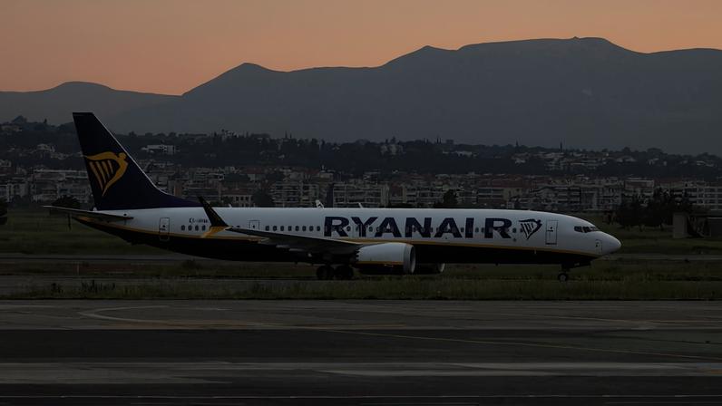 Avião da Ryanair no aeroporto de Tessalônica, na Grécia