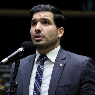 Justiça manda retirar vídeo de deputado que usa nome de nascimento de Erika Hilton