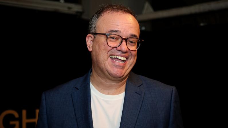 O locutor Everaldo Marques durante evento em março deste ano