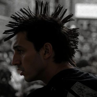 Punk moldou a rebeldia brasileira em 50 anos, entre vinil e alta costura