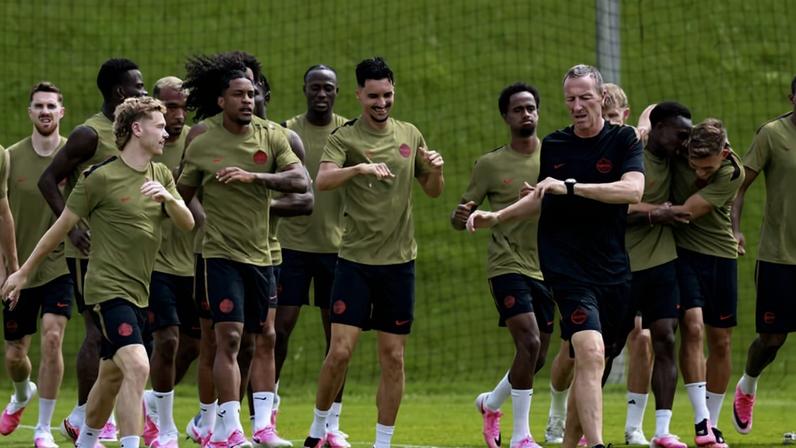 Jogadores do Canadá durante treinamento antes da estreia na Copa contra a Bósnia, que acontece às 16h, nesta sexta-feira (12), em Toronto
