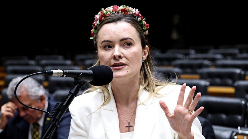 Deputada Júlia Zanatta (PL-SC) discursa durante debate sobre fim da escala 6x1 na Câmara dos Deputados