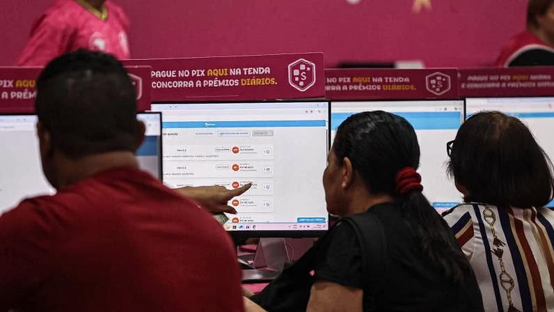 Feirão Limpa Nome da Serasa, que oferece descontos para quem quer renegociar dívidas, no Vale do Anhangabaú, em São Paulo