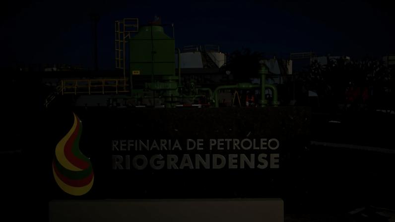 Refinaria de petróleo da Riograndense, localizada na cidade de Rio Grande (RS)