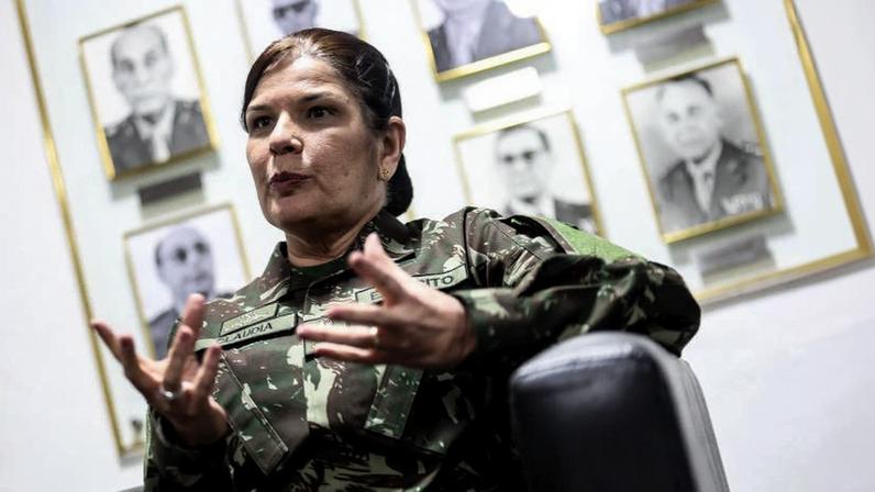 Claudia Gusmão, a primeira mulher a alcançar o generalato no Exército brasileiro
