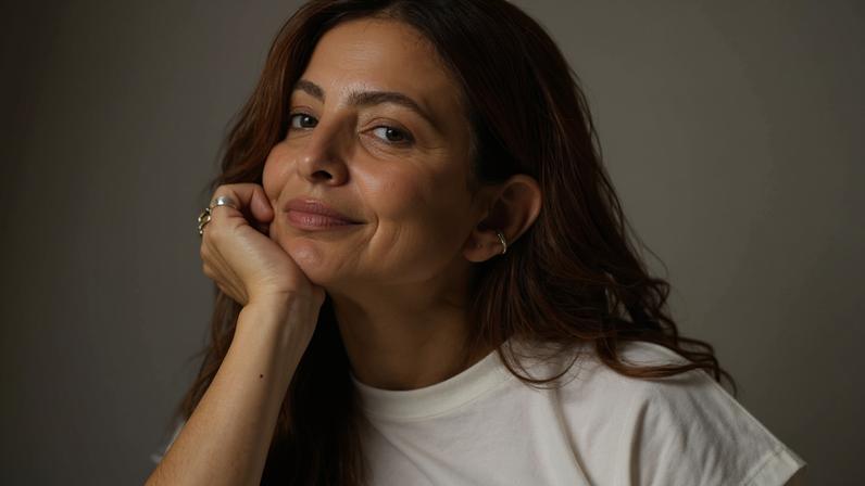 A influenciadora digital Lela Brandão, autora do livro "Vertigem", apresentadora do podcast Gostosas Também Choram e criadora da marca Lela Brandão Co.