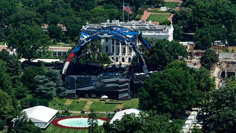 Arena do UFC é erguida no jardim da Casa Branca, em Washington