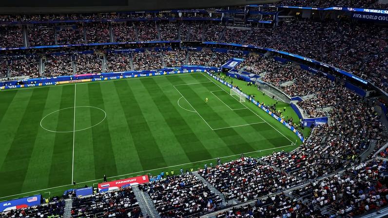Vista aérea do Estádio de Los Angeles, nos EUA, durante partida entre seleção americana e paraguaia