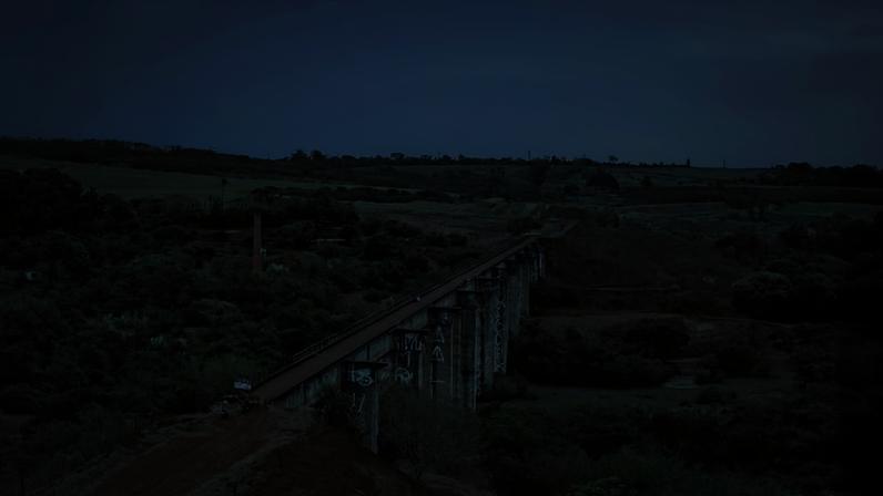 Ponte do Esqueleto vista a partir da rodovia dos Bandeirantes, no interior de São Paulo