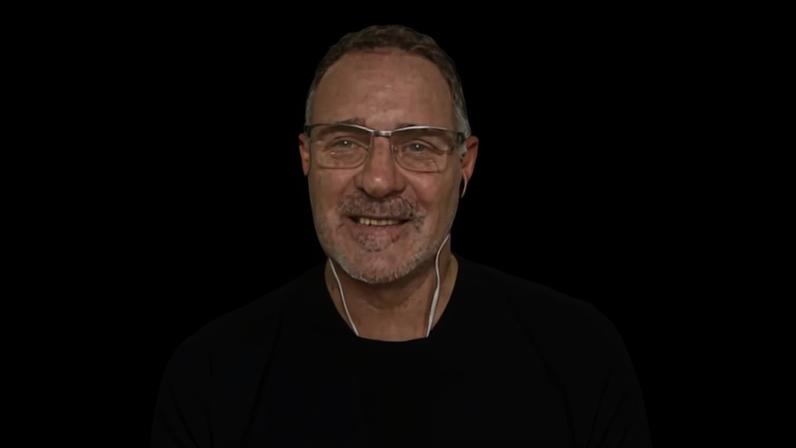Carlos Germano, ex-goleiro da seleção brasileira, chora ao falar com filha na CNN Brasil