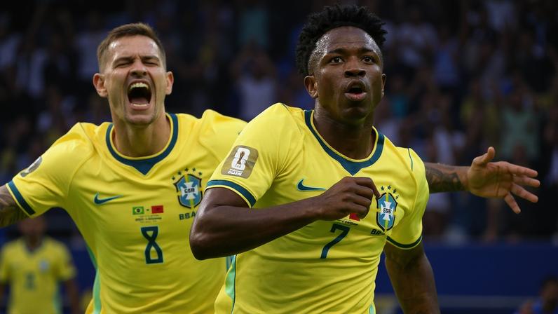 Vinicius Junior comemora seu gol pela seleção brasileira durante partida contra a seleção do Marrocos na Copa do Mundo