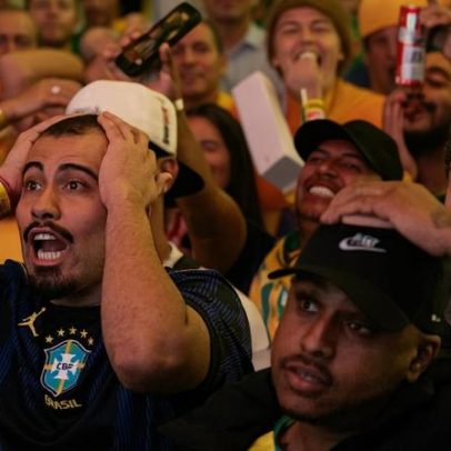 Bandeirões verde e amarelo marcam fan fest na estreia do Brasil na Copa