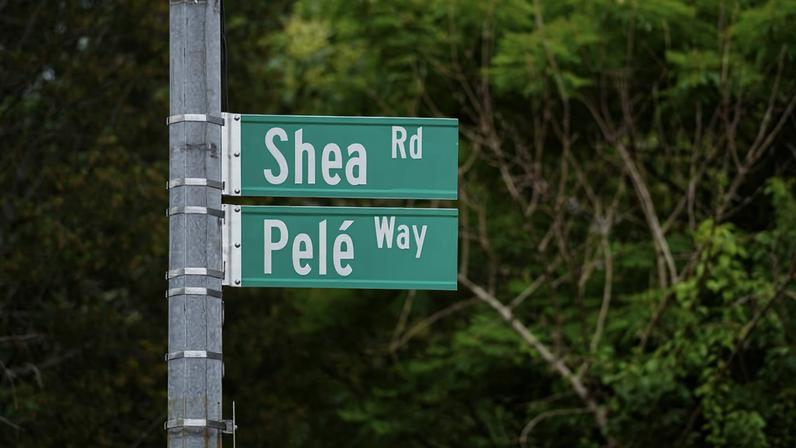 Cruzamento entre a Shea Road e a Meridian Road foi rebatizado de Pelé Way, no bairro do Queens, em Nova York