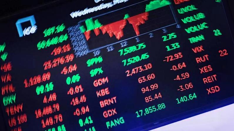 As negociações do petróleo Brent abriram em queda neste domingo (14)
