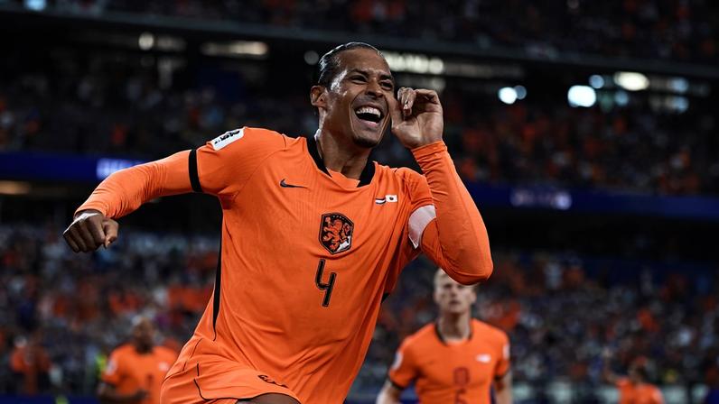 O zagueiro Virgil van Dijk, da Holanda, comemora o gol marcado contra o Japão na Copa do Mundo 2026