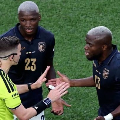 Caicedo fica um minuto fora de campo por nova regra de contusões na Copa