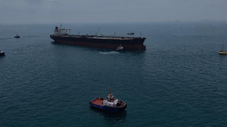 Vista aérea do petroleiro Helga atracado em um dos terminais petrolíferos offshore do sul do Iraque, perto de Basra, após o fechamento do estreito de Hormuz