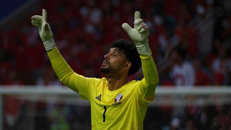O goleiro Abunada, do Qatar, celebra o gol de empate da seleção na partida diante da Suíça, pelo Grupo B da Copa do Mundo, em Santa Clara (EUA)