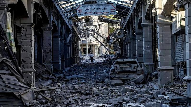 Construções destruídas por bombardeios no centro de Nabatieh, no Líbano