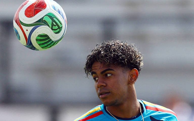 Lamine Yamal em treino da seleção espanhola