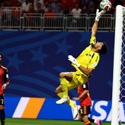 Goleiro Vozinha e ferrolho de Cabo Verde seguram a Espanha