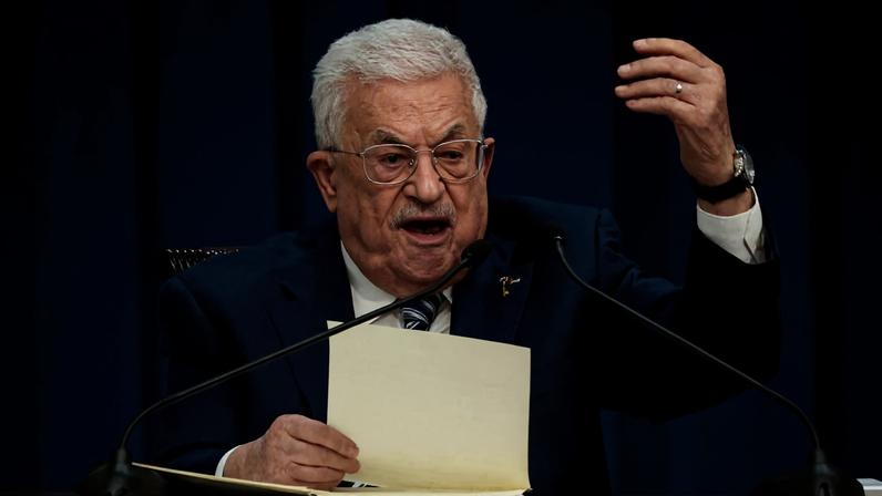 O presidente palestino Mahmoud Abbas em discurso durante conferência em Ramallah, na Cisjordânia ocupada por Israel